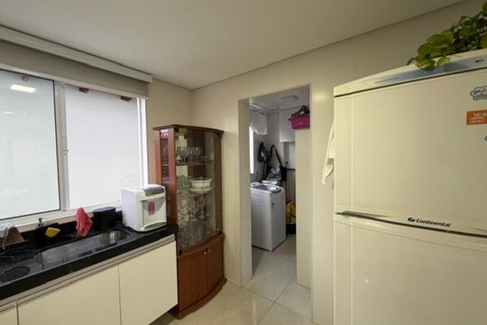 Cozinha de apartamento à venda com 3 quartos, 77m² em Sagrada Família, Belo Horizonte