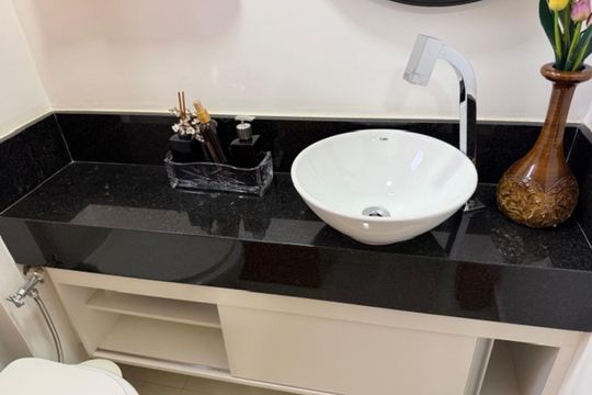 Banheiro de apartamento à venda com 3 quartos, 77m² em Sagrada Família, Belo Horizonte
