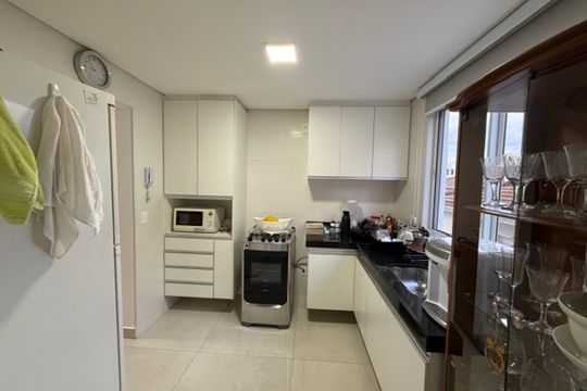 Cozinha de apartamento à venda com 3 quartos, 77m² em Sagrada Família, Belo Horizonte