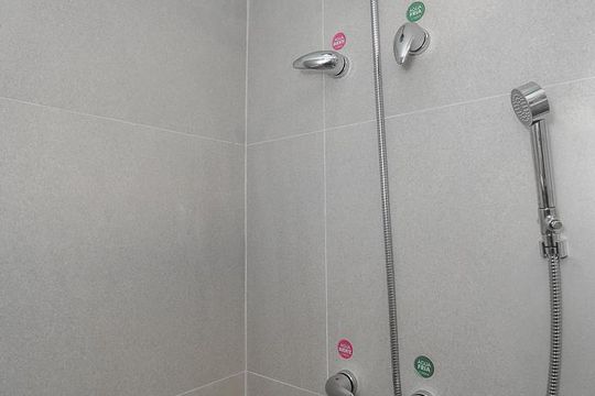 Banheiro de kitnet/studio à venda com 0 quarto, 25m² em Rio Branco, Porto Alegre