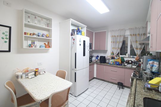 Cozinha de casa à venda com 3 quartos, 126m² em Campo Grande, São Paulo