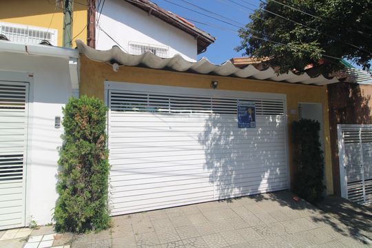 Fachada de casa à venda com 3 quartos, 126m² em Campo Grande, São Paulo