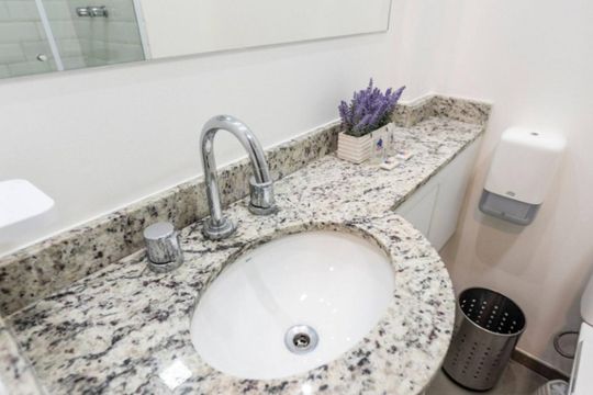 Banheiro de apartamento à venda com 1 quarto, 21m² em Vila Mariana, São Paulo