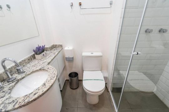 Banheiro de apartamento à venda com 1 quarto, 21m² em Vila Mariana, São Paulo