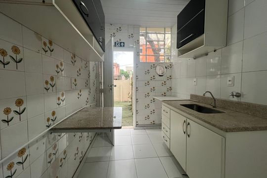 Cozinha de casa para alugar com 2 quartos, 100m² em Santo Antônio, Belo Horizonte