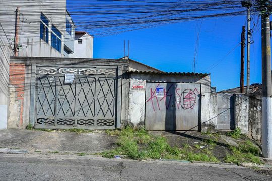 Fachada de casa à venda com 6 quartos, 250m² em Parque Arariba, São Paulo
