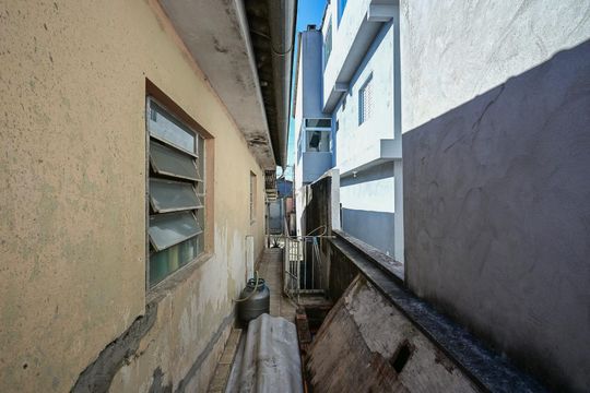 Lateral da Casa 1 de casa à venda com 6 quartos, 250m² em Parque Arariba, São Paulo