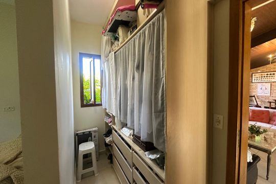 Closet da suíte de casa de condomínio para alugar com 1 quarto, 150m² em Nova Higienópolis, Barueri