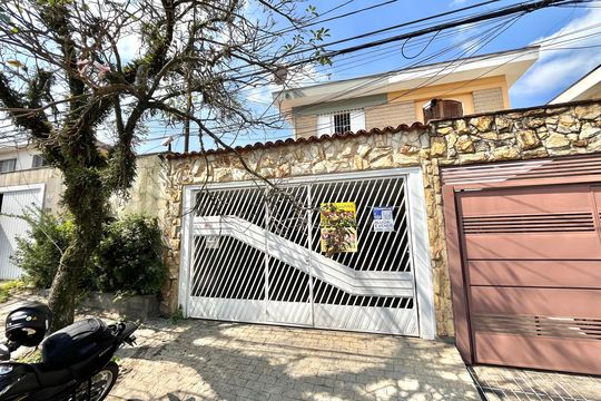 Fachada de casa à venda com 3 quartos, 120m² em Parque Jabaquara, São Paulo