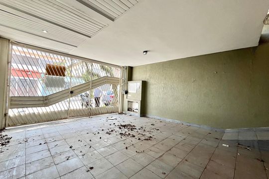 Garagem de casa à venda com 3 quartos, 120m² em Parque Jabaquara, São Paulo