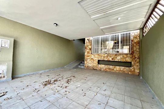 Garagem de casa à venda com 3 quartos, 120m² em Parque Jabaquara, São Paulo