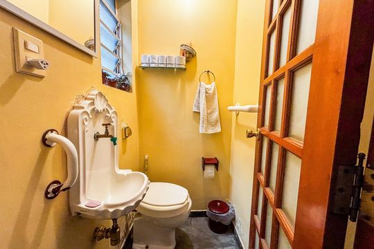 Casa à venda com 3 quartos, 200m² em Jardim das Bandeiras, São Paulo