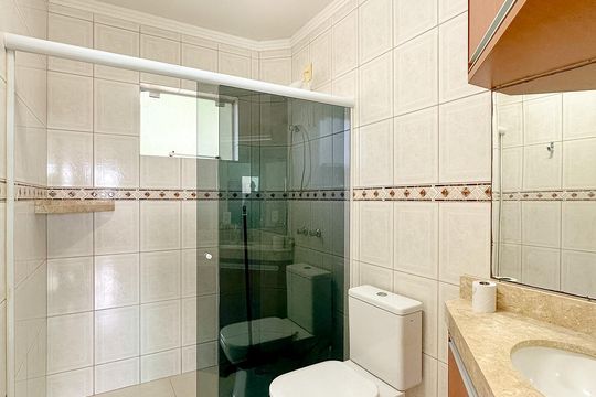 Banheiro de apartamento para alugar com 1 quarto, 140m² em Ingleses do Rio Vermelho, Florianópolis