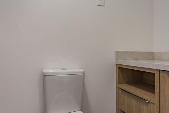 Banheiro de apartamento para alugar com 2 quartos, 75m² em Passo D’areia, Porto Alegre