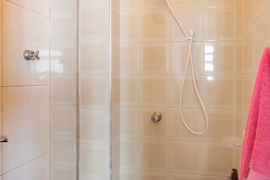 Banheiro de serviço de apartamento à venda com 3 quartos, 134m² em Aclimação, São Paulo