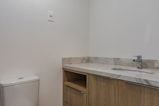 Banheiro de apartamento para alugar com 2 quartos, 75m² em Passo D’areia, Porto Alegre