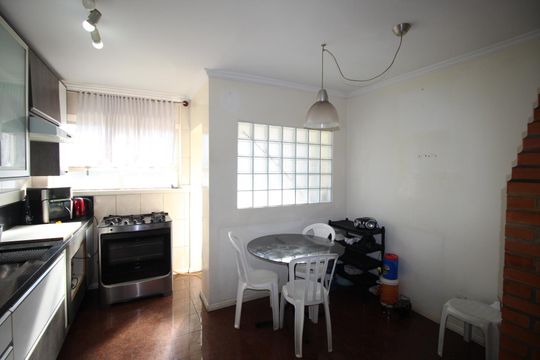 Cozinha de apartamento à venda com 3 quartos, 151m² em São João, Porto Alegre