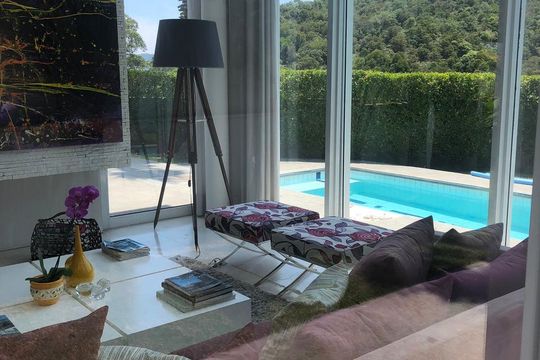 Sala de casa de condomínio à venda com 4 quartos, 437m² em Tamboré, Santana de Parnaíba