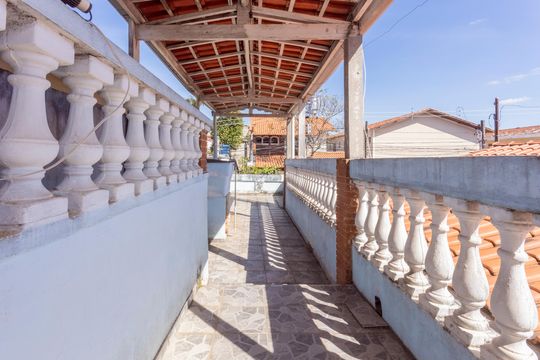 Varanda de casa à venda com 6 quartos, 241m² em Vila Marari, São Paulo