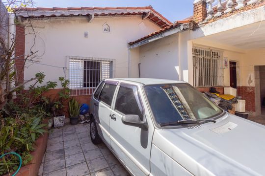 Garagem de casa à venda com 6 quartos, 241m² em Vila Marari, São Paulo