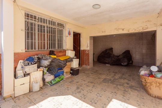 Garagem de casa à venda com 6 quartos, 241m² em Vila Marari, São Paulo