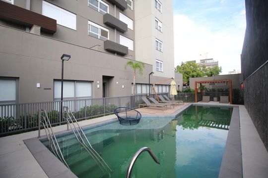 Área comum - Piscina de kitnet/studio para alugar com 0 quarto, 30m² em Passo da Areia, Porto Alegre