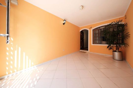 Garagem de casa à venda com 2 quartos, 100m² em Parque Savoi City, São Paulo