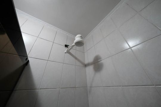 Banheiro 2 de casa à venda com 2 quartos, 100m² em Parque Savoi City, São Paulo