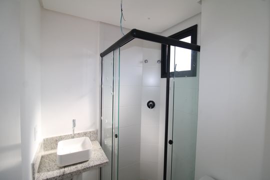 Banheiro de kitnet/studio para alugar com 1 quarto, 26m² em Vila Dom Pedro Ii, São Paulo