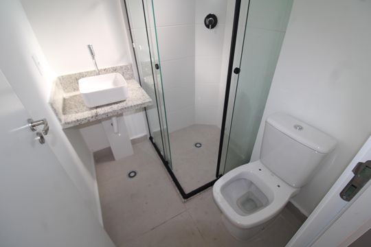 Banheiro de kitnet/studio para alugar com 1 quarto, 26m² em Vila Dom Pedro Ii, São Paulo