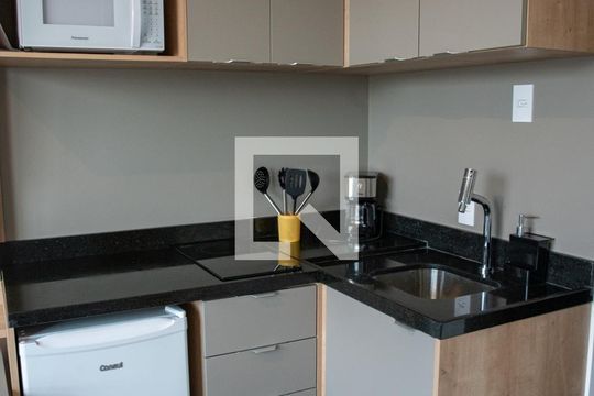 Cozinha de apartamento para alugar com 1 quarto, 17m² em Perdizes, São Paulo
