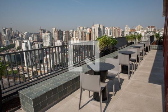 Área Externa - Vista  de apartamento para alugar com 1 quarto, 17m² em Perdizes, São Paulo