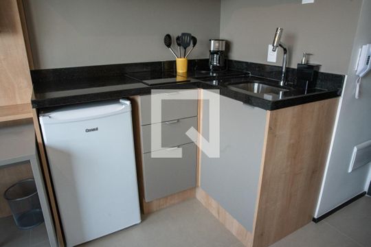 Cozinha de apartamento para alugar com 1 quarto, 17m² em Perdizes, São Paulo