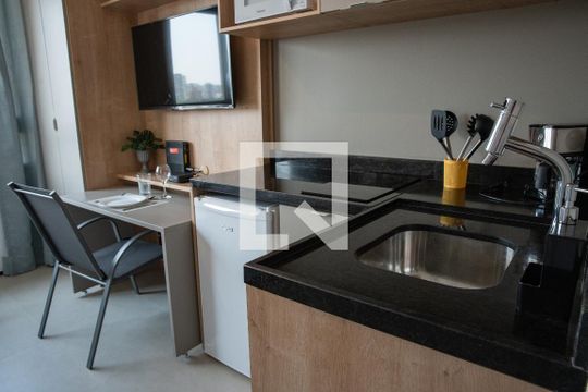 Cozinha de apartamento para alugar com 1 quarto, 17m² em Perdizes, São Paulo
