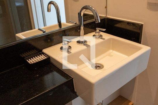 Banheiro de apartamento para alugar com 1 quarto, 17m² em Perdizes, São Paulo