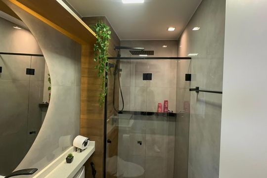 Banheiro de apartamento à venda com 3 quartos, 60m² em Barra Olímpica, Rio de Janeiro