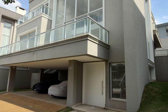 Fachada de casa à venda com 4 quartos, 430m² em Alphaville, Santana de Parnaíba