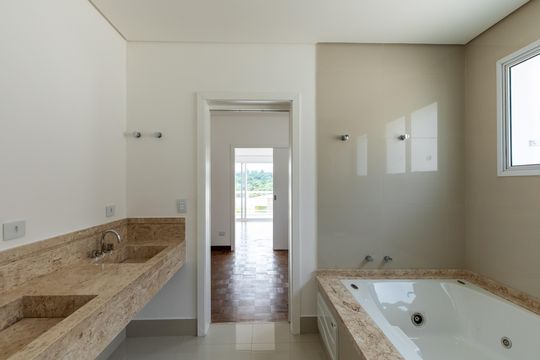 Banheiro de casa à venda com 4 quartos, 430m² em Alphaville, Santana de Parnaíba