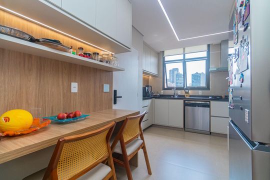 Cozinha de apartamento à venda com 2 quartos, 115m² em Vila Olímpia, São Paulo