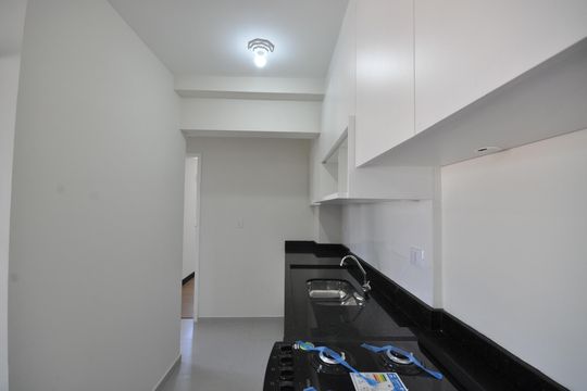 Cozinha de apartamento para alugar com 2 quartos, 42m² em Vila Santa Terezinha (zona Norte), São Paulo