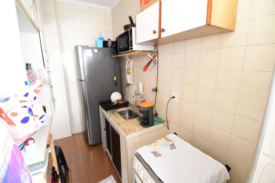 Cozinha de apartamento à venda com 1 quarto, 54m² em Vila Itapura, Campinas