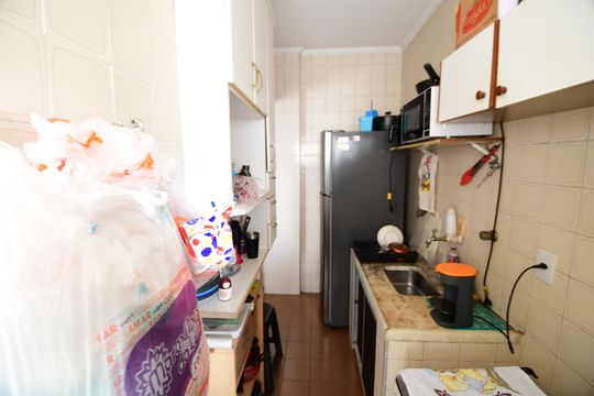 Cozinha de apartamento à venda com 1 quarto, 54m² em Vila Itapura, Campinas