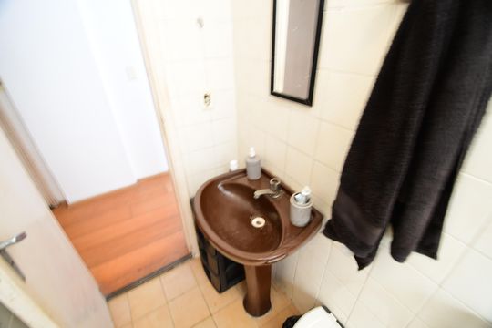 Banheiro de apartamento à venda com 1 quarto, 54m² em Vila Itapura, Campinas