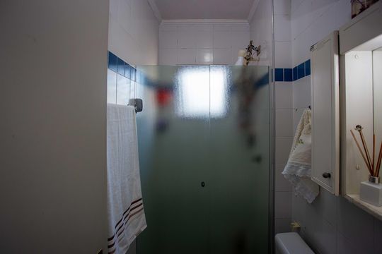 Banheiro de apartamento à venda com 2 quartos, 48m² em Centro, Diadema