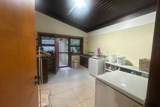 Área de Serviço de casa de condomínio para alugar com 5 quartos, 400m² em Jardim Parnaiba, Barueri