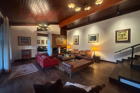 Sala de casa de condomínio para alugar com 5 quartos, 400m² em Jardim Parnaiba, Barueri