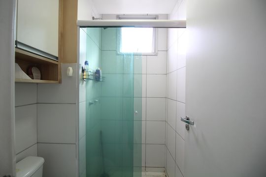Banheiro de apartamento para alugar com 2 quartos, 52m² em Taquara, Rio de Janeiro