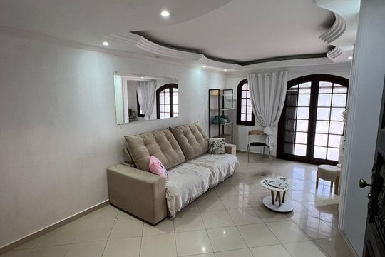 Sala de casa à venda com 4 quartos, 256m² em Jardim das Flores, Osasco
