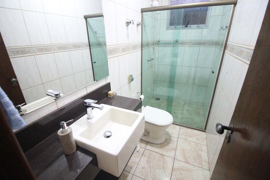 Banheiro 1 de casa à venda com 4 quartos, 335m² em Jardim Vera Cruz, Contagem