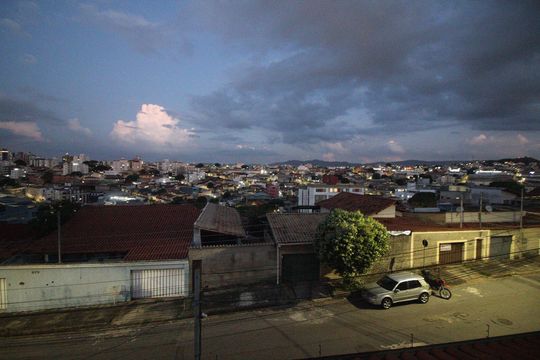 Vista de casa à venda com 4 quartos, 335m² em Jardim Vera Cruz, Contagem